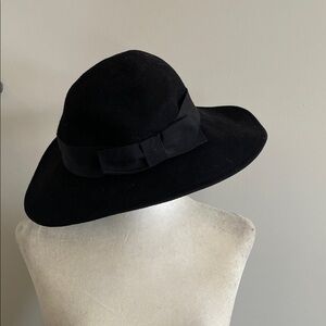 Wool Black Bow-Accent Hat